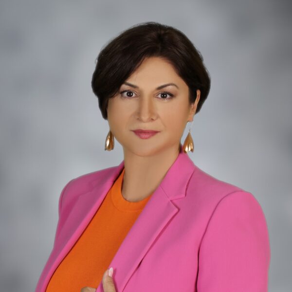 Elena-Andreou-public-figure-02